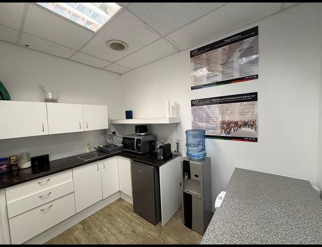 197M² OFFICE TO LET IN CENTURY CITY